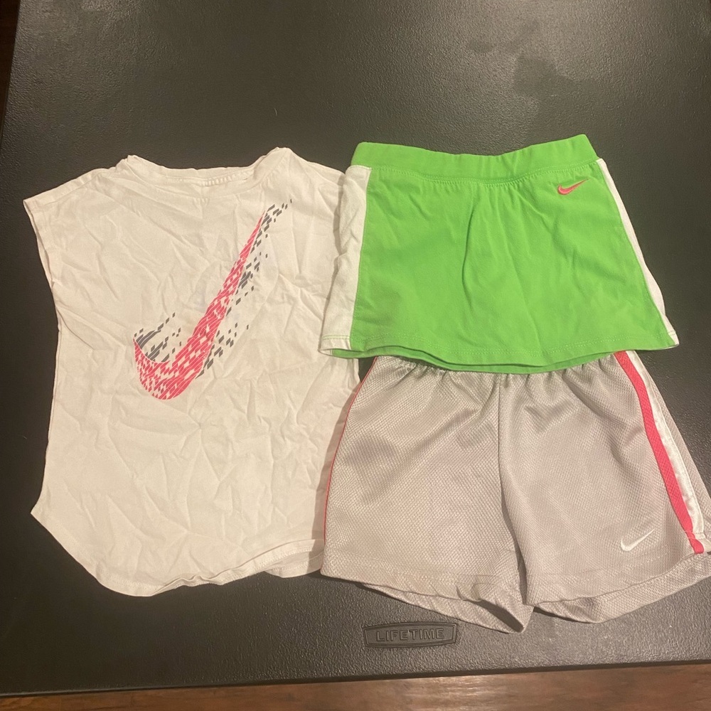 Girls size 4 Nike
